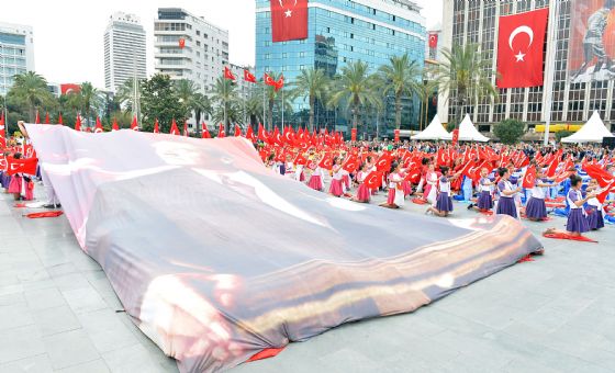 Atatürk'ün çocukları bayramı kutladı