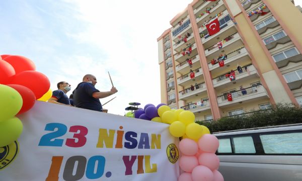 Buca’da 23 Nisan coşkusu evlere sığmadı