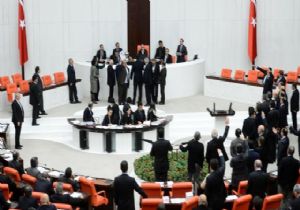 Küfürler havada uçuştu! Ak Partili ve HDP'li vekiller yumruk yumruğa kavga ettiler