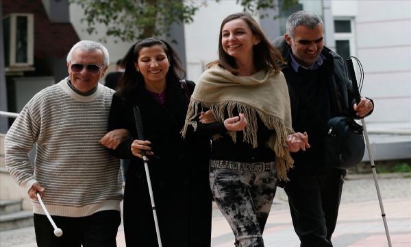 Görme engelli tiyatrocuların turne hayali