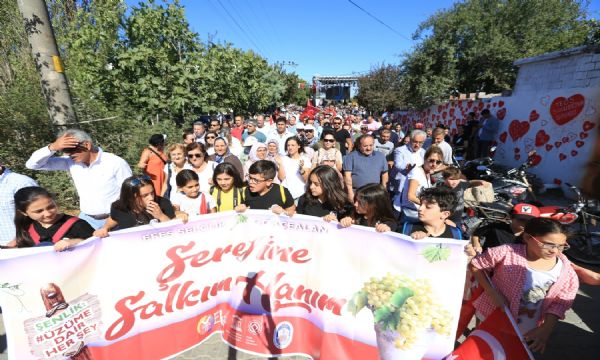 Şerefine Salkım Hanım Üzüm Şenliği coşkusu