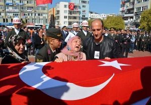 İzmir, şehidini son yolculuğuna uğurladı
