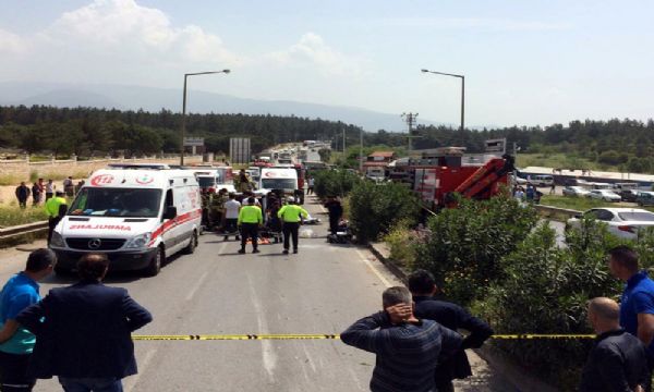 İzmir'de feci kaza: 7 ölü, 1 yaralı