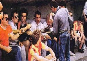 Futbolcuların 'hey gidi günler' dedirtecek halleri