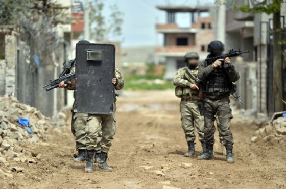 Teröristler ''tuzak''larına Kur'an-ı Kerim'i de alet etti