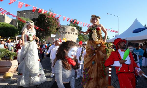 Çeşme Festivali 25 yıl sonra renkli başladı