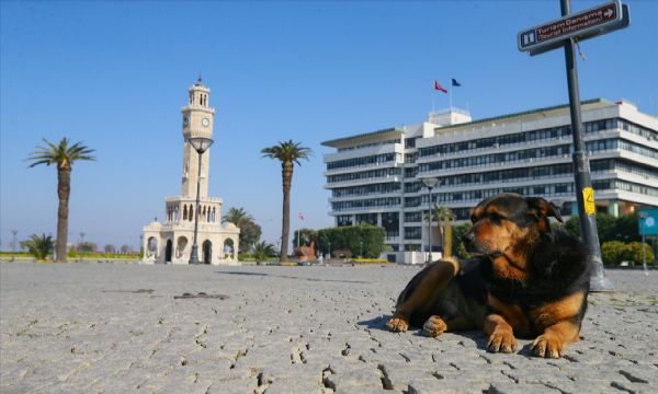 İzmir'de yasağın ardından sokaklar boş kaldı