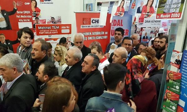 Kurultayda ikinci gün... PM heyecanı