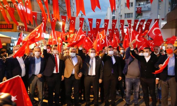 Cumhuriyet Bayramı ateşi Konak’tan yayıldı