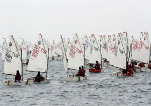 Çeşme'de yelken şov başladı