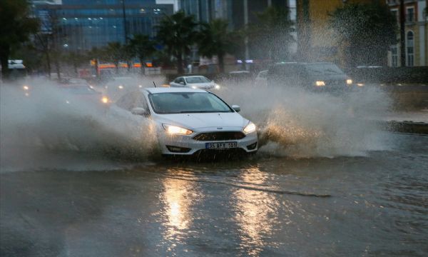 İzmir yağmura teslim!