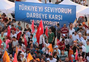 İzmir’de darbe girişimine karşı demokrasi nöbeti