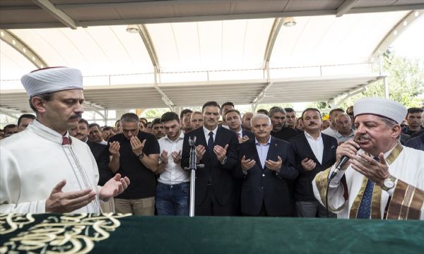Alpay Özalan'ın acı günü!