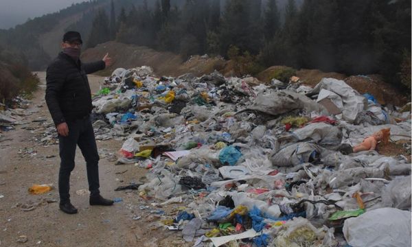 İzmir'de kaçak moloz dökülen ormanlık alanda 'asbest' tehlikesi