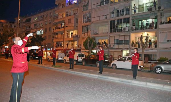 Bostanlı’da bando sürprizi