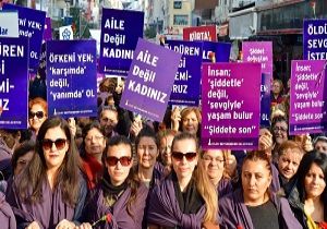 İzmirli kadınlar şiddete karşı yürüdü