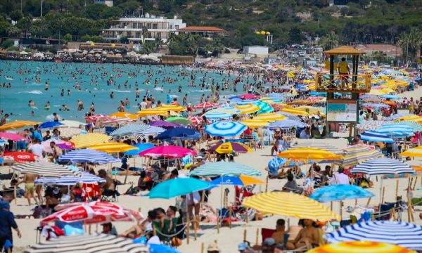 Çeşme'de bayram yoğunluğu!