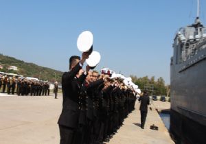 Foça'da TCG Ertuğrul Gemisine hüzünlü veda