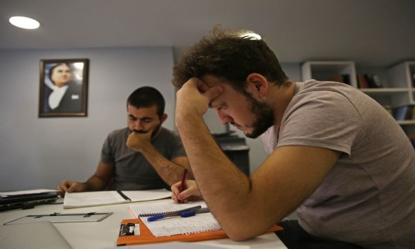 Bucalı gençler 'önce eğitim'diyor