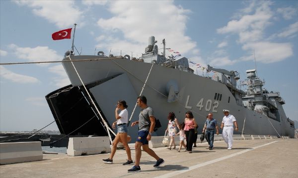 Harp gemileri İzmirlilerin ziyaretine açıldı