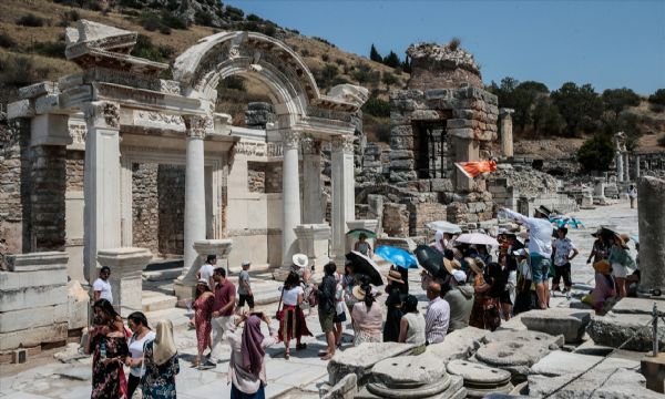 Efes 8500 yıllık yolculuğa çıkarıyor!