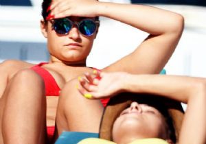 Bodrum plajları her şeye rağmen rengarenk