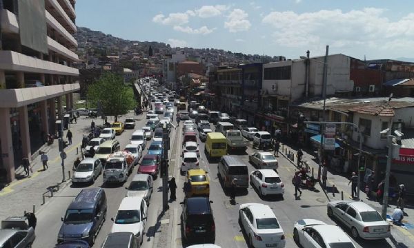 İzmir'de trafik durma noktasına geldi