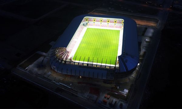 İzmir'in yeni stadı gece görüntüsüyle de büyülüyor
