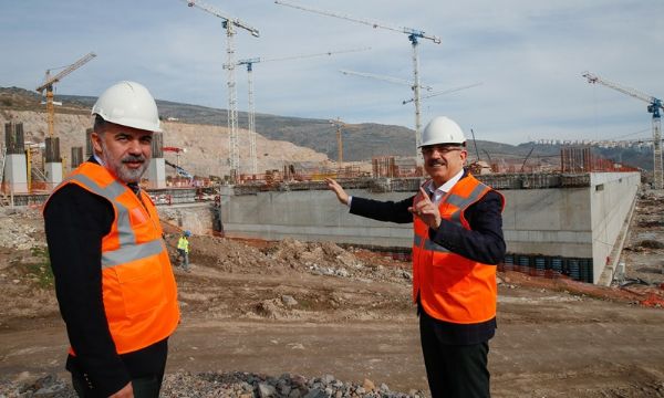 İzmir'in sağlık kampüsü yükseliyor!