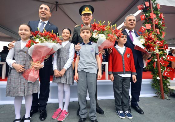 Atatürk'ün çocukları bayramı kutladı