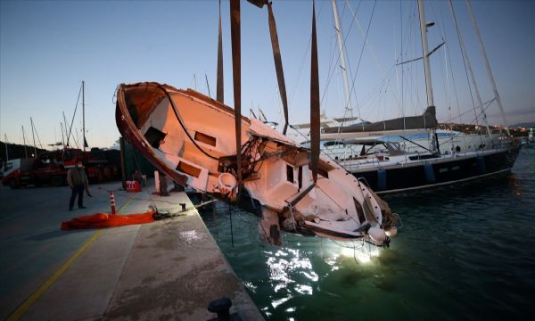 Tsunaminin ardından deniz altındaki enkaz da kaldırılıyor