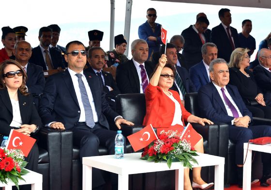 Atatürk'ün çocukları bayramı kutladı