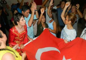 Dillere destan damatsız düğün!
