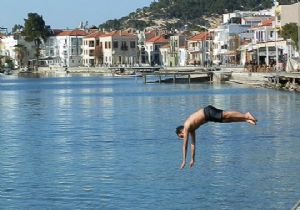 Şubat'ta Foça'da deniz keyfi