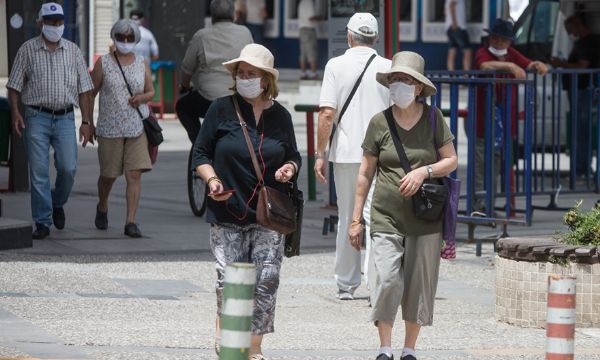 İzmir'de sokaklar yeniden 65 yaş üstünün