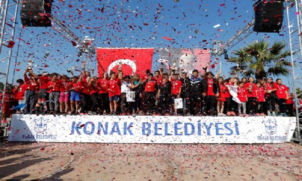 Konak'ta Cumhuriyet kutlamaları başladı