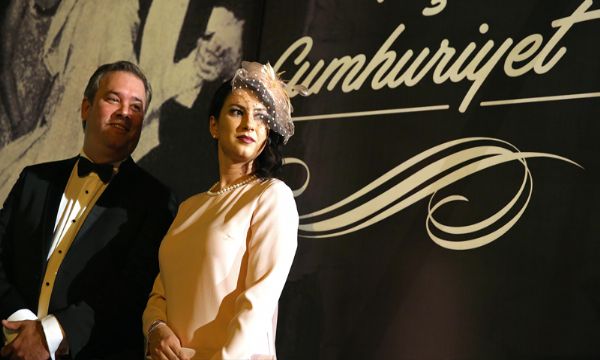 Buca’da muhteşem Cumhuriyet Balosu  