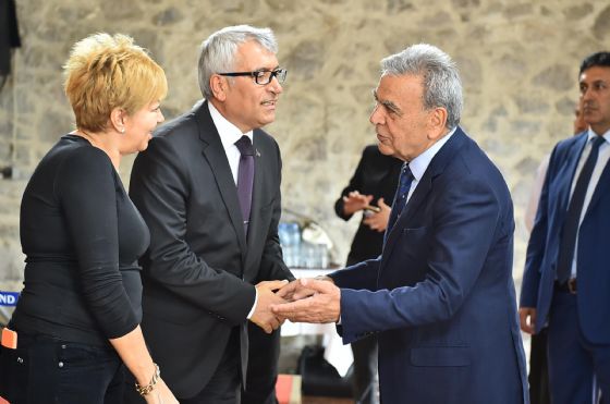 Acılar paylaşıldıkça azalır...