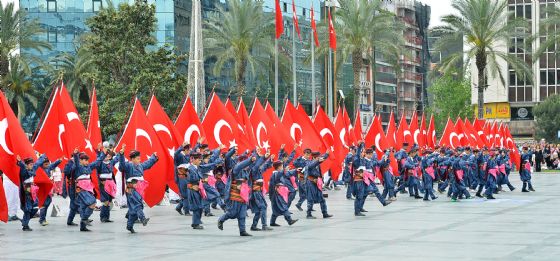 Atatürk'ün çocukları bayramı kutladı