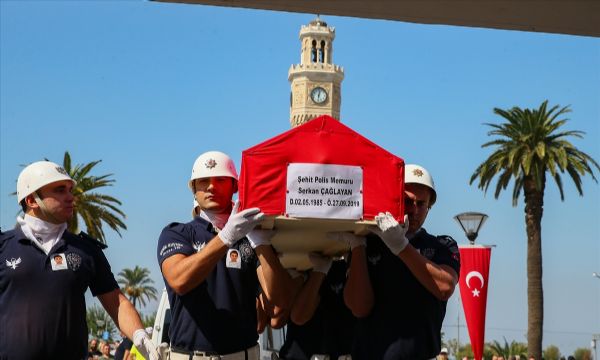 İzmir'de şehit polis için tören