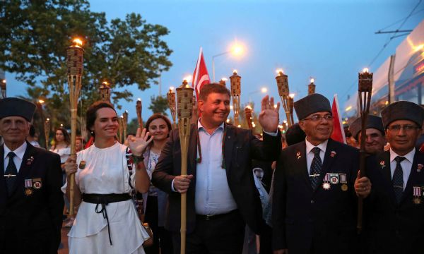 Karşıyaka’da ay-yıldızlı şölen!