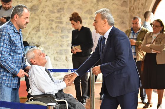 Acılar paylaşıldıkça azalır...