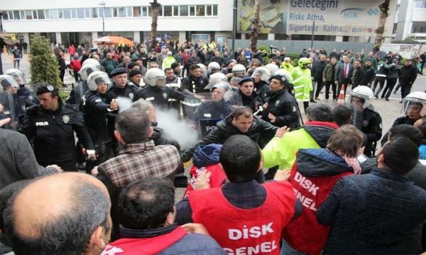 Büyükşehir önünde gergin anlar