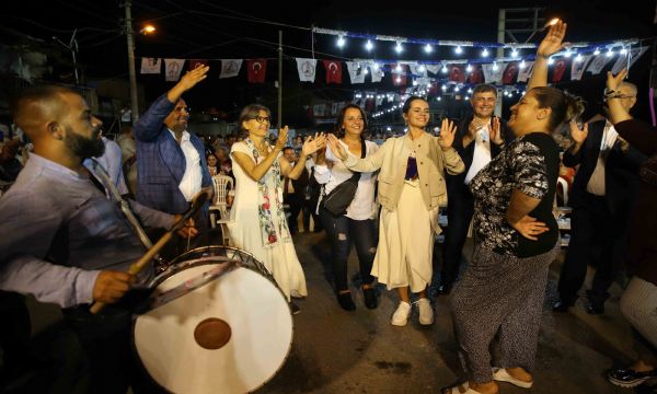 Karşıyaka’da ‘Roman Şenliği’ coşkusu