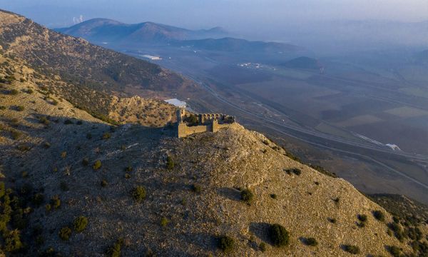 Selçuk'taki 'Keçi Kalesi' manzarasıyla ilgi görüyor