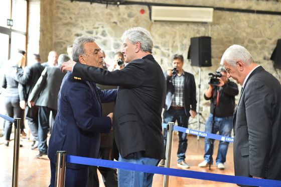 Acılar paylaşıldıkça azalır...