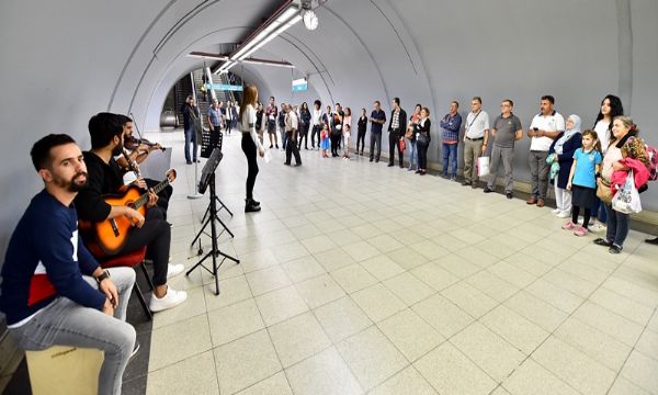 İzmirlilere Metro ve İZBAN'da küçük sürprizler
