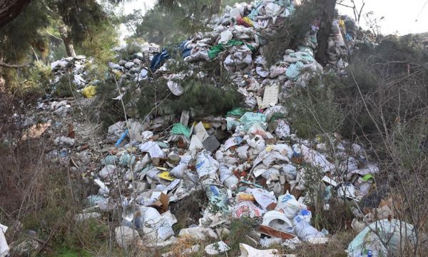 Buca'da cennet doğayı çöplüğe çevirdiler