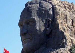 En büyük Atatürk maskı bakıma alındı