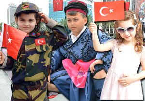 Atatürk'ün çocukları bayramı kutladı